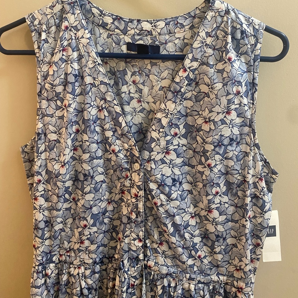 Gap Dress with tie around waist! Floral and so cute!!